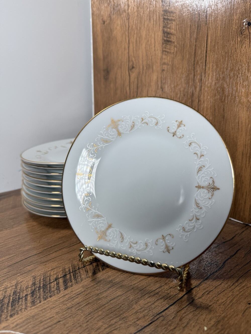 NORITAKE "Courtney" 6520 Set Of 8 Bread & Butter Plates 6 3/8"